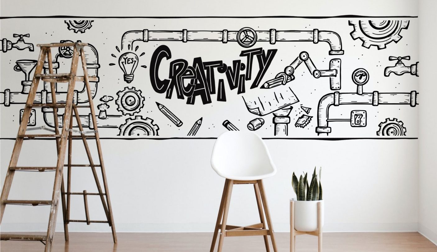 Muurtekening over het creative process in zwart wit op een witte muur.